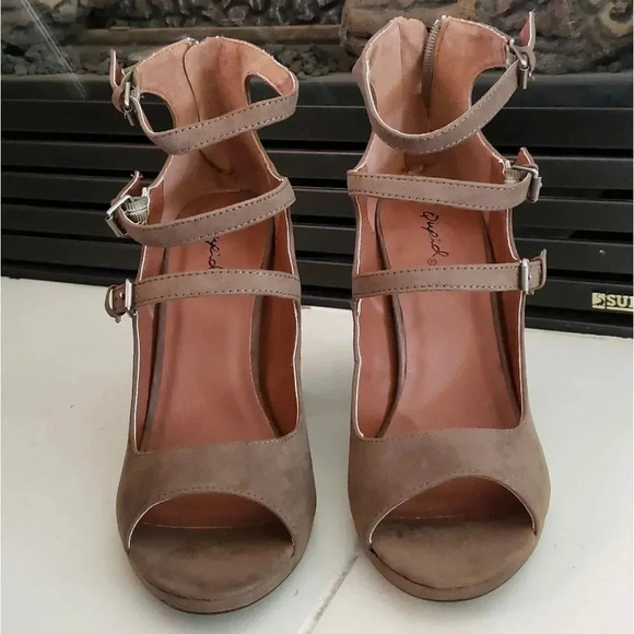 Qupid Khaki Block Heel Sandals - Picture 3 of 4